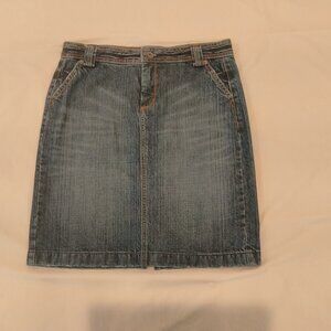 Banana Republic  Denim Jean Skirt Button & zip closure.  Front pockets. Size 2